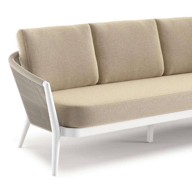 Canapé de jardin Orso en aluminium blanc en corde ronde tissée verticalement beige et coussins en all weather cosytica Althea Camel