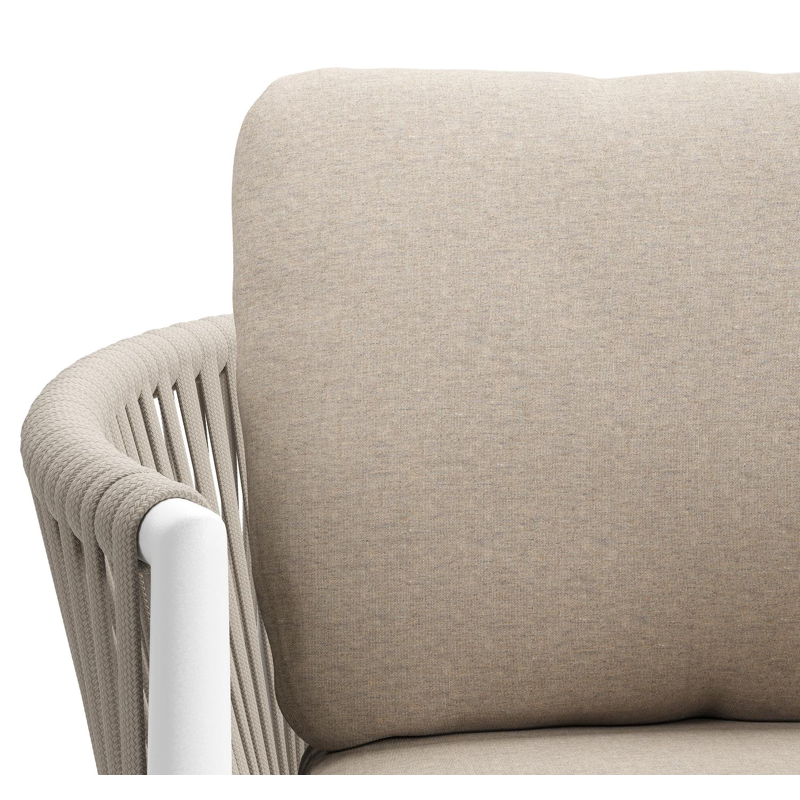 Organo tuinstoel in wit aluminium en beige verticaal geweven luxe vlakke rope met zitkussen in All Weather Sunbrella® Luxe Heritage Ash