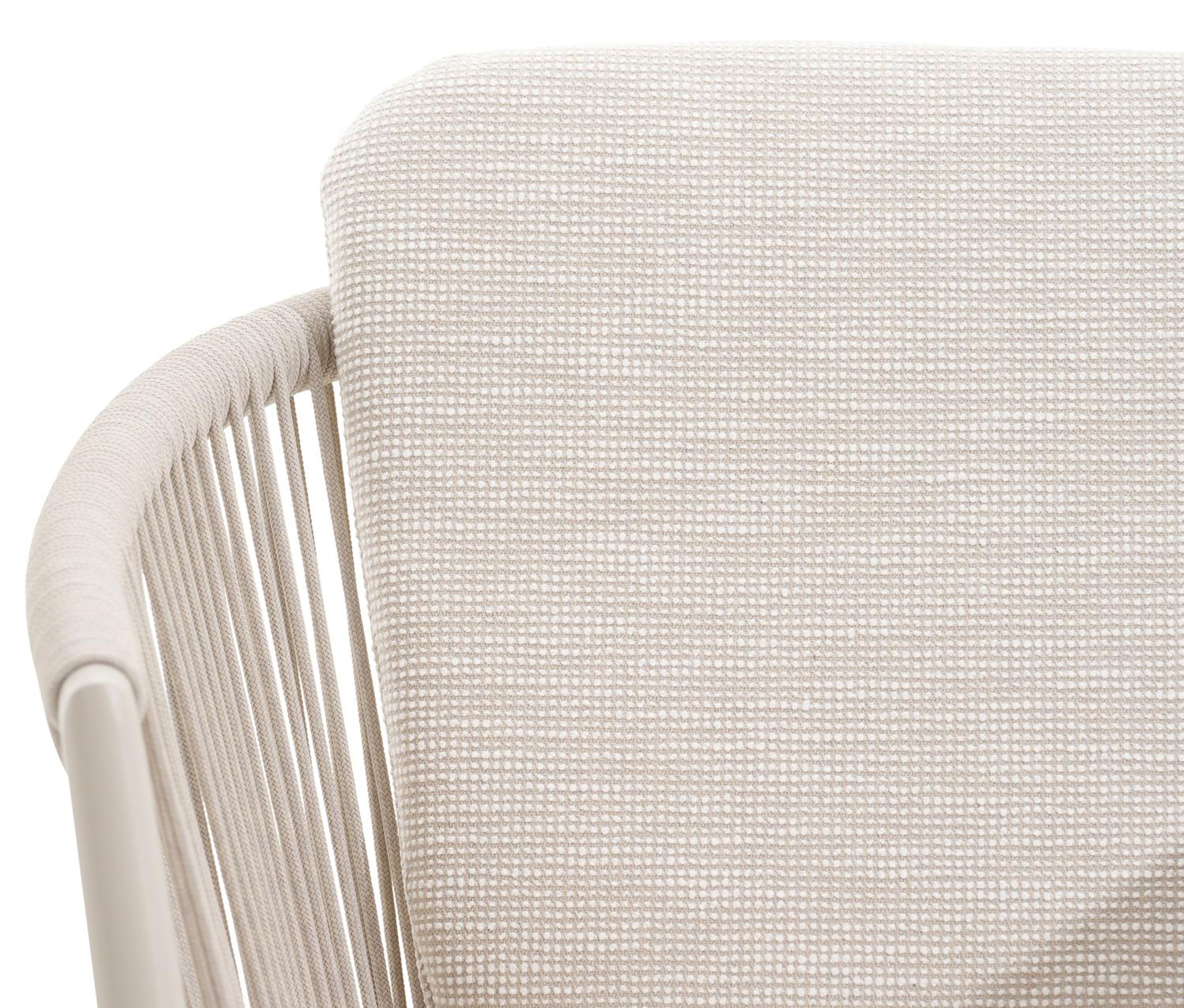 Orso stapelbare tuinstoel in beige aluminium en beige verticaal geweven ronde rope met kussen in All Weather Sunbrella® Luxe Slow Farafra