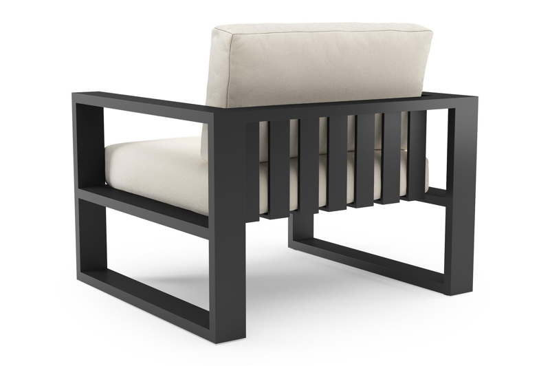 Verato loungestoel in zwart aluminium met natte white all weather sunbrella® luxe kussen