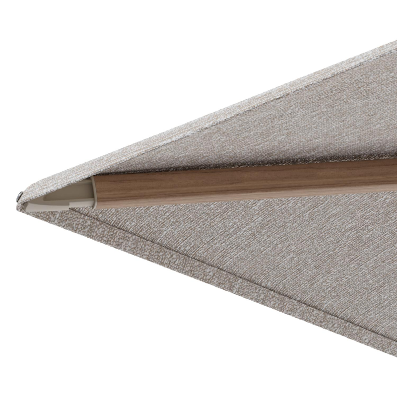 Minore zweefparasol met tiltfunctie in houtlook aluminium en Tundra Sand All Weather Sunbrella® Luxe parasoldoek - L1 400 x L2 300 cm met parasolvoet Minore 260 kg met wielen
