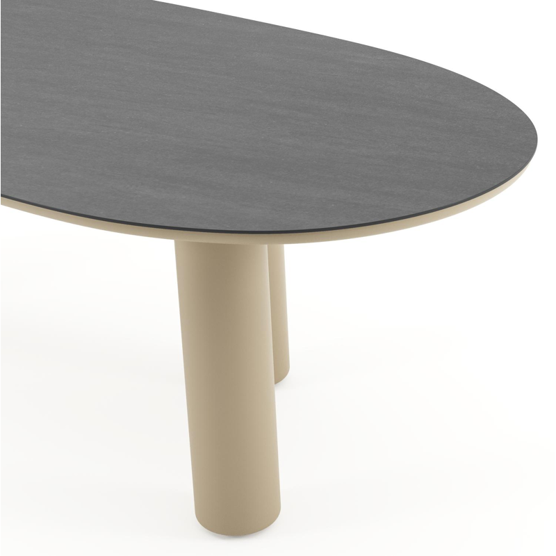 Amico tuintafel organisch in beige aluminium en volkeramiek Basalt Black - L 240 x B 110 x H 73.5 cm