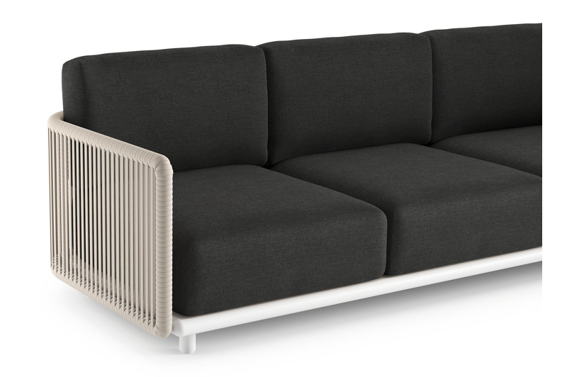 Organo loungehoek in wit aluminium en beige verticaal geweven luxe vlakke rope met chartres sooty all weather Sunbrella® luxe kussen