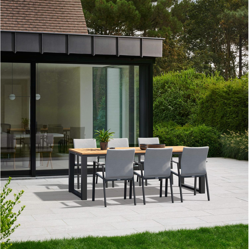 Livo tuinset in zwart aluminium en naturel teak tafelblad met 6 stapelbare Madura tuinstoelen