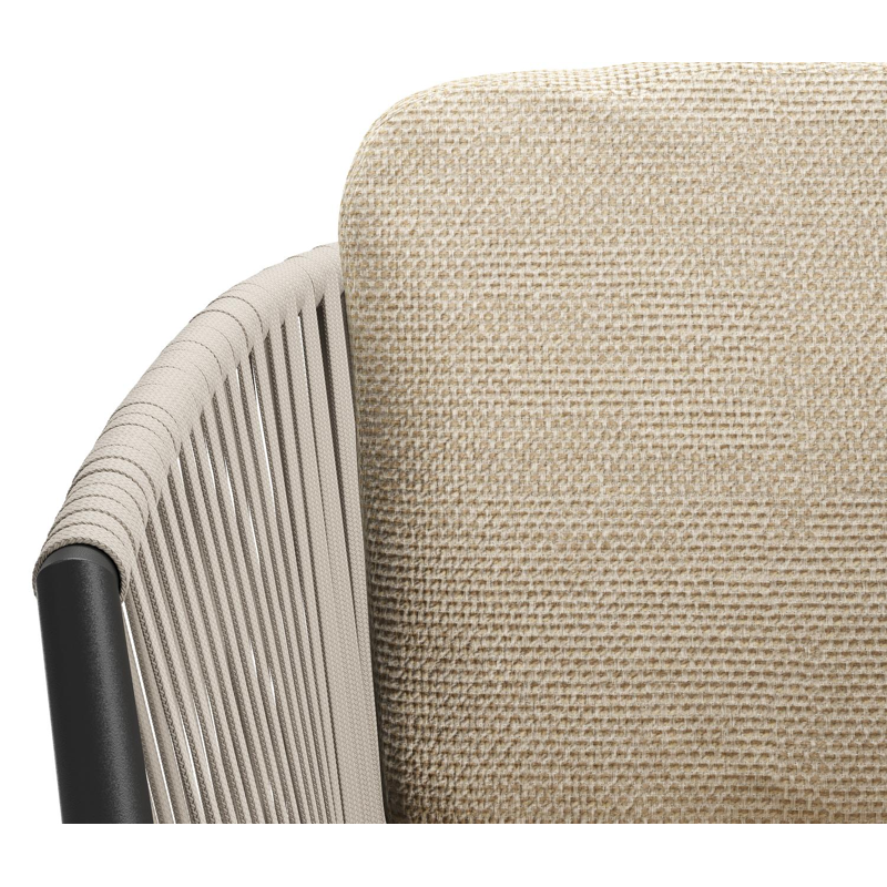 Chaise de jardin Orso en aluminium noir et corde plate tissée verticalement beige avec coussin luxe en All Weather Cosytica Althea Camel