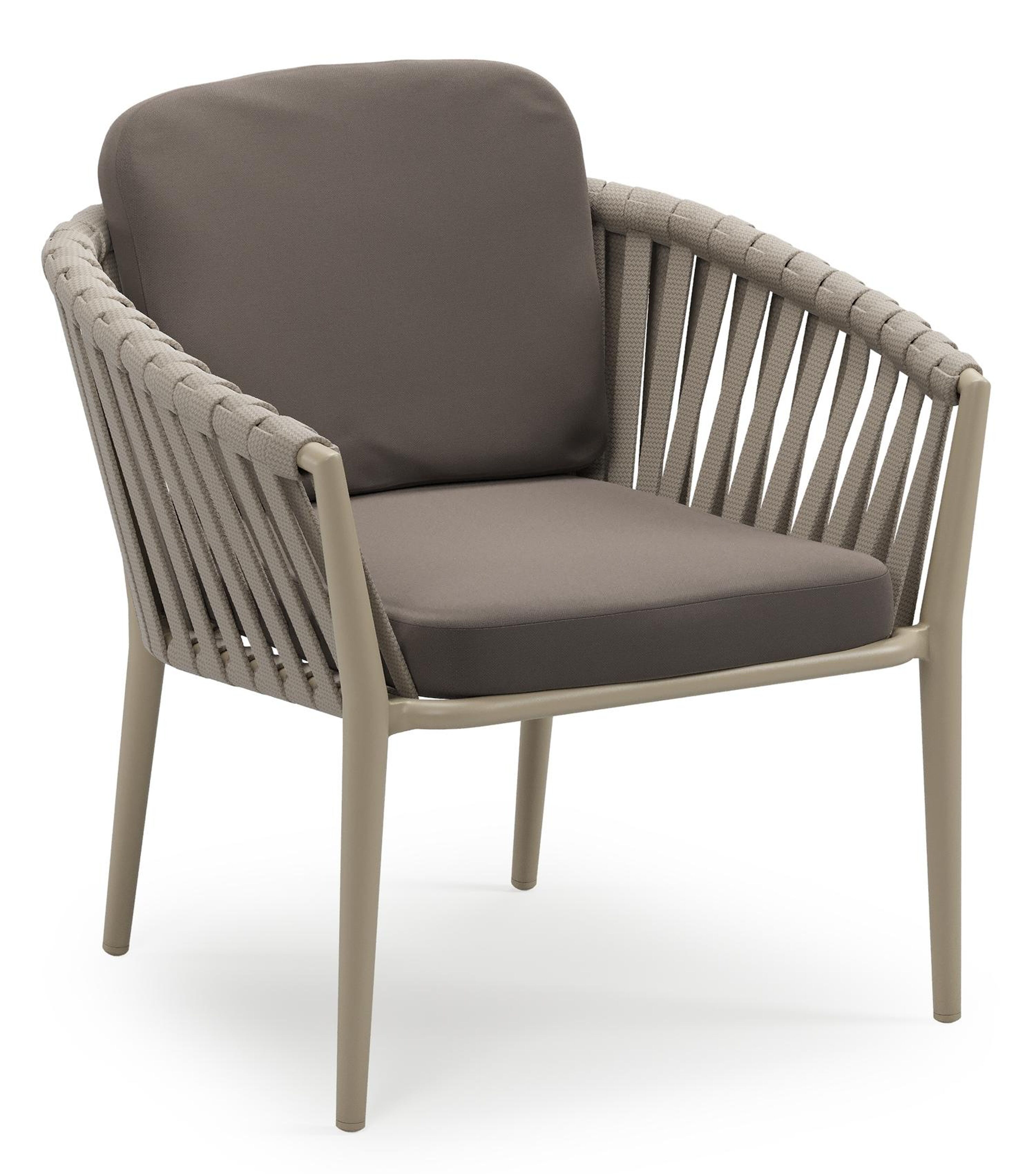 Orso low dining tuinstoel in beige aluminium en beige verticaal geweven luxe vlakke brede rope met stoelkussen in All Weather Sunbrella® Luxe Natte Nature Grey