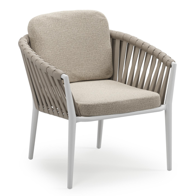 Chaise de jardin low dining Orso en aluminium blanc et corde large plate de luxe tissée verticalement beige avec coussin en All Weather Cosytica Catania Sand