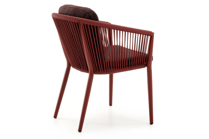 Orso tuinstoel in ruby aluminium en verticaal geweven ronde rope met All Weather Sunbrella Tundra Red kussen
