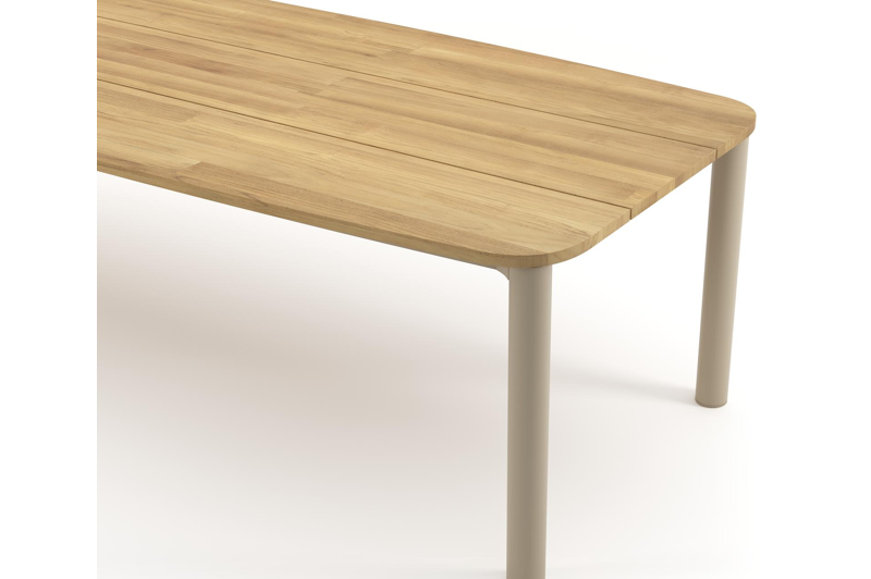 Table de jardin Orso forme de bateau en aluminium beige et teck - Lg. 315 x Lrg. 115 x Haut. 74.5 cm