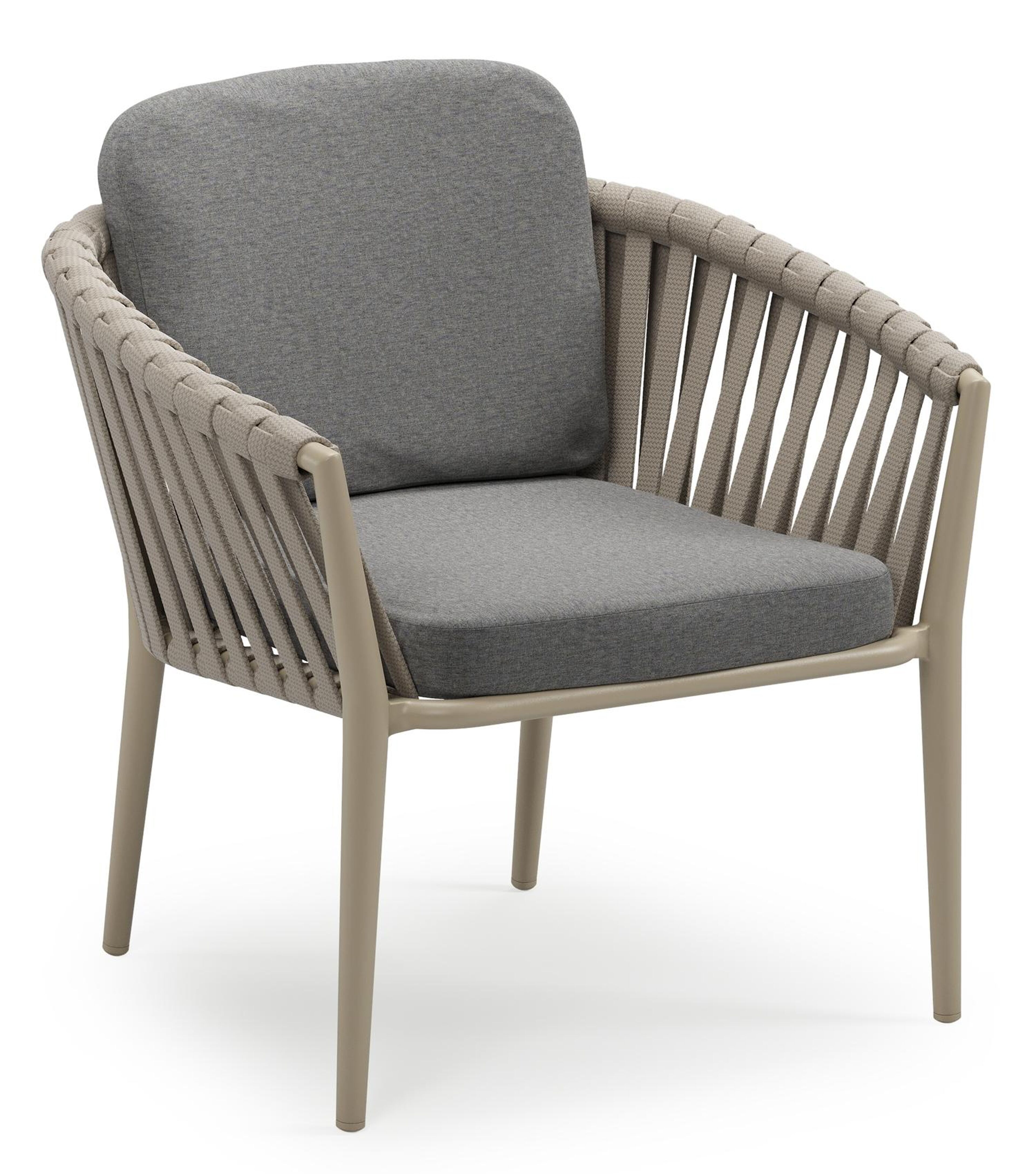 Orso low dining tuinstoel in beige aluminium en beige verticaal geweven luxe vlakke brede rope met stoelkussen in All Weather Sunbrella® Luxe Heritage Slate