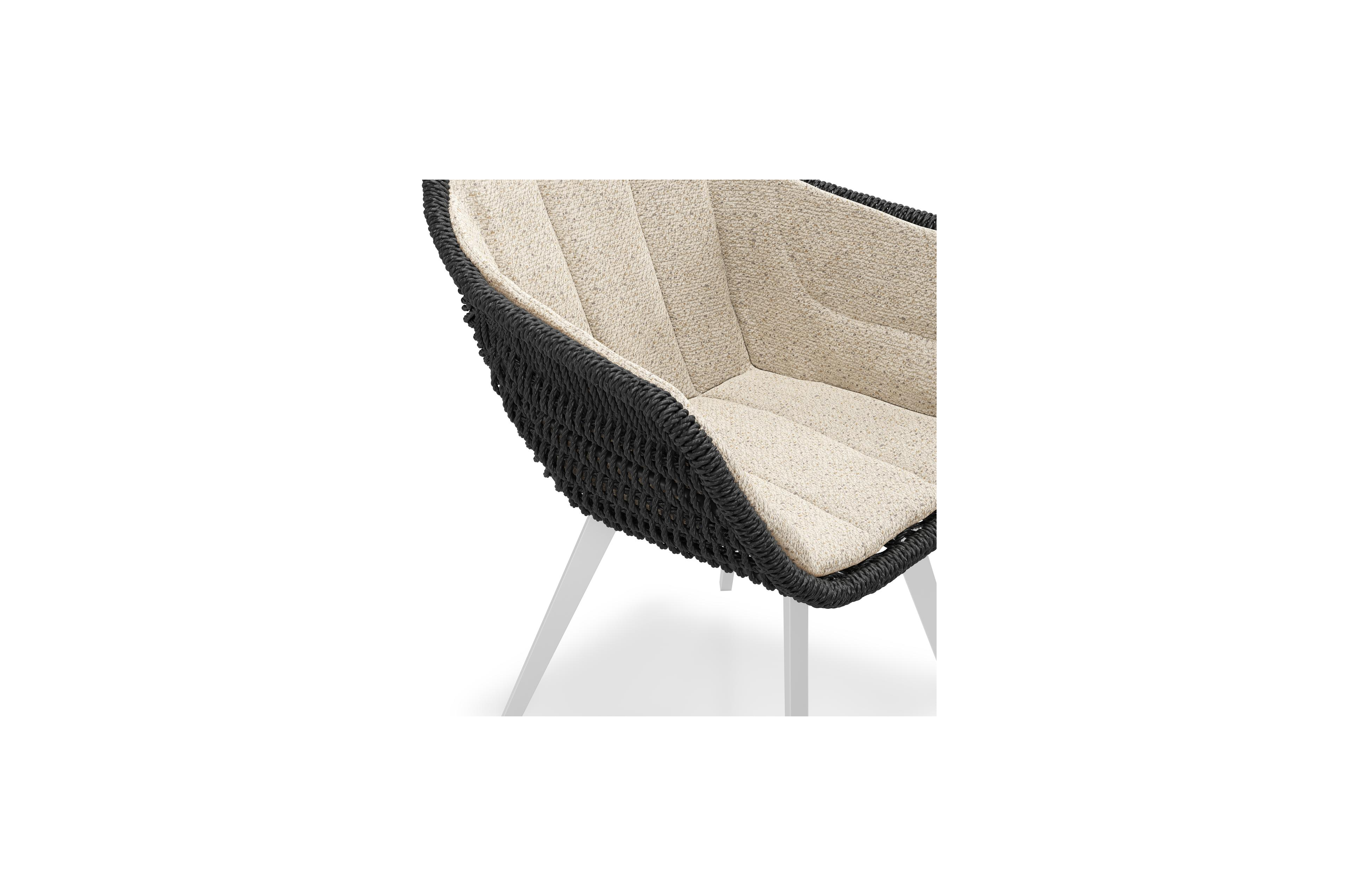 Pagino tuinstoel in wit aluminium en zwart ronde wicker met zitkussen in All Weather Cosytica Bora Desert