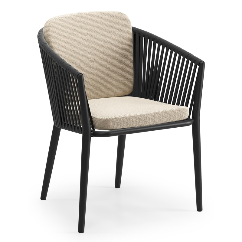 Orso tuinstoel in zwart aluminium en zwart verticaal geweven vlakke rope met zitkussen in All Weather Cosytica Althea Chalk