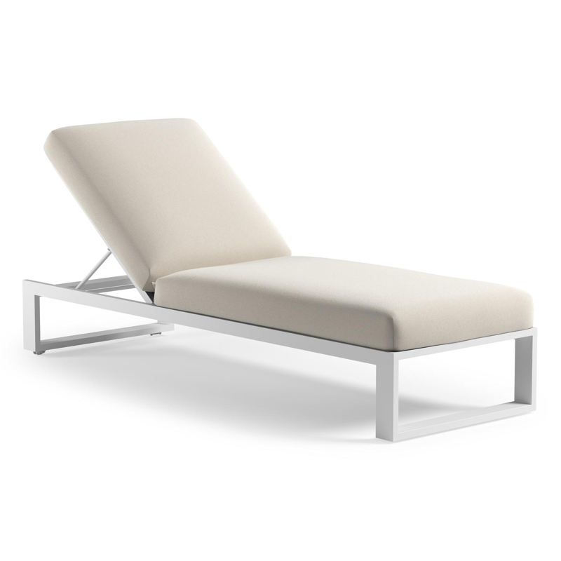 Verato verstelbaar ligbed in wit aluminium met savane white all weather Sunbrella® luxe kussen