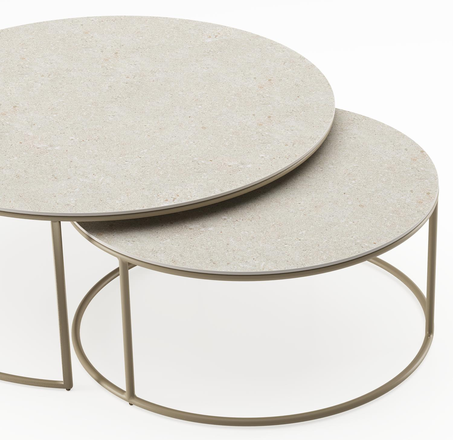 Ensemble de 2 tables d'appoint Fano ronde en aluminium beige et céramique pleine Shilin - Diam. 85 x Haut. 35 cm