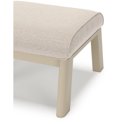 Cirello poef in beige aluminium met slow farafra all weather sunbrella® luxe kussen