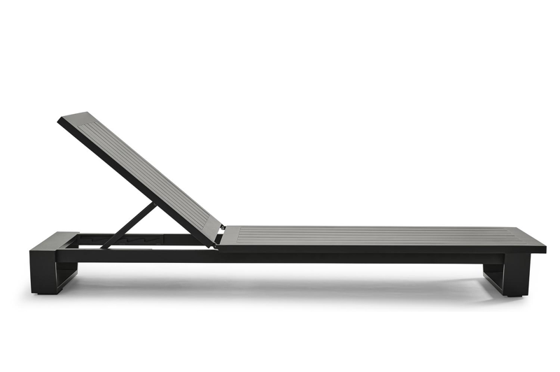 Chaise longue réglable Pagino en aluminium noir et coussin en all weather Sunbrella® luxe savane zinc