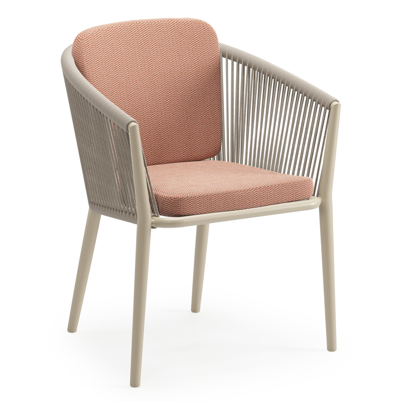 Orso tuinstoel in beige aluminium en beige verticaal geweven ronde rope met zitkussen in All Weather Sunbrella® Luxe Lopi Fawn