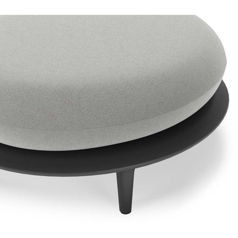 Bomero poef in zwart aluminium met savane grey all weather sunbrella® luxe kussen