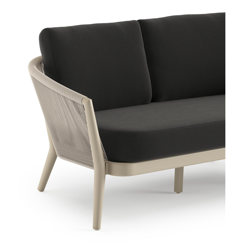 Orso loungebank in beige aluminium en beige verticaal geweven ronde rope met Natte Sooty all weather sunbrella® luxe kussen