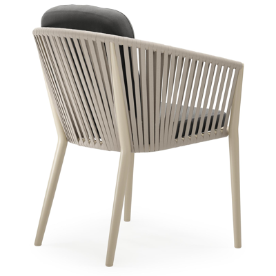 Chaise de jardin Orso en aluminium beige et corde plate tissée verticalement beige avec coussin luxe en All Weather Sunbrella® Luxe Natte Charcoal Chine