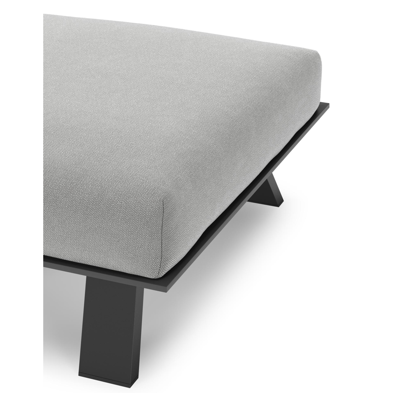 Pouf Cesano en aluminium noir et coussin en all weather Sunbrella® luxe savane grey