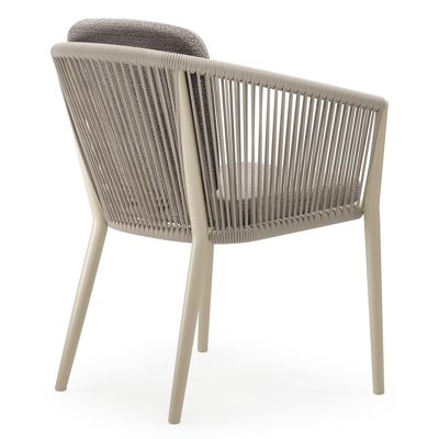 Orso tuinstoel in beige aluminium en beige verticaal geweven ronde rope met zitkussen in All Weather Sunbrella® Luxe Wander Granite