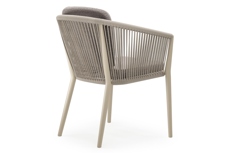 Orso tuinstoel in beige aluminium en beige verticaal geweven ronde rope met zitkussen in All Weather Sunbrella® Luxe Wander Granite