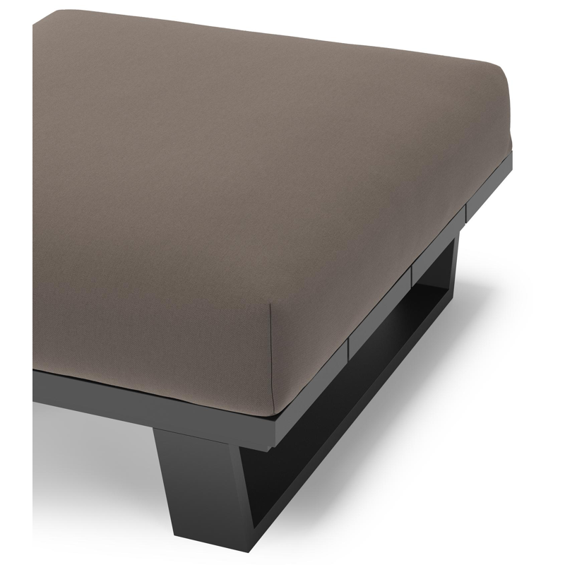 Pagino poef in zwart aluminium met natte nature grey all weather sunbrella® luxe kussen