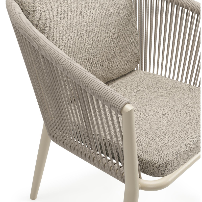 Orso tuinstoel in beige aluminium en beige verticaal geweven ronde rope met luxe zitkussen in All Weather Cosytica Catania Beige