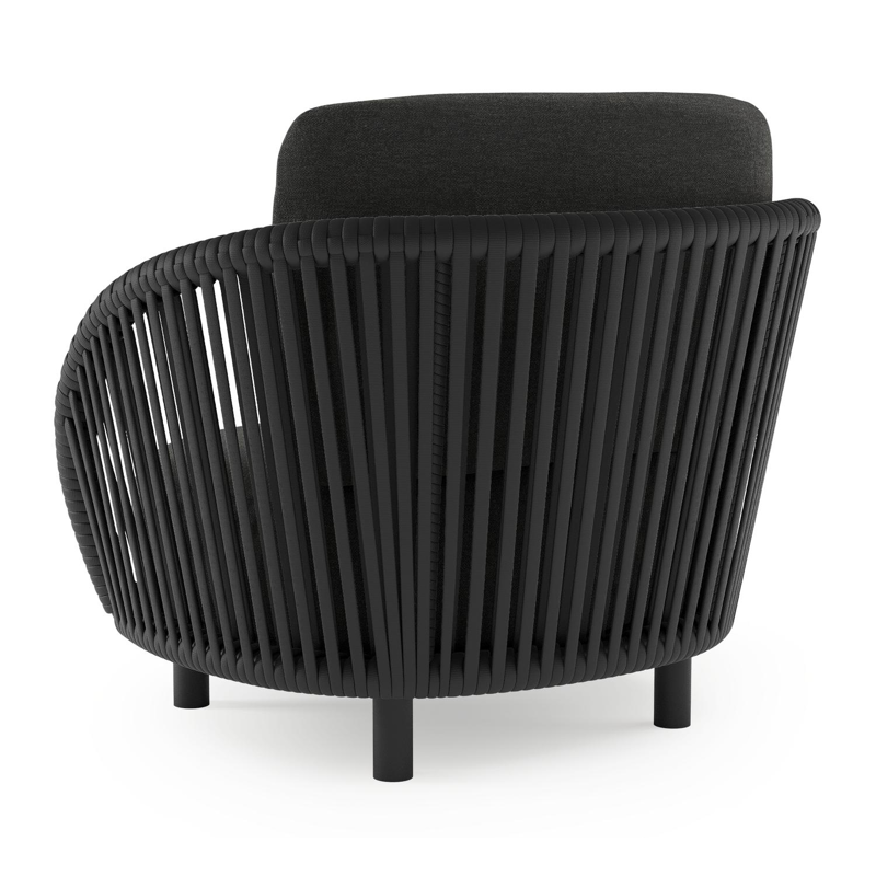 Lupino loungestoel in zwart aluminium en zwart verticaal geweven luxe vlakke brede rope met chartres sooty all weather sunbrella® luxe kussen