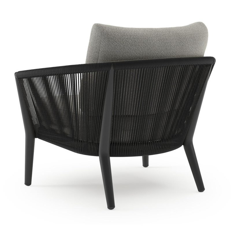Orso loungestoel in zwart aluminium en zwart verticaal geweven ronde rope met Savane Tunder all weather sunbrella® luxe kussen