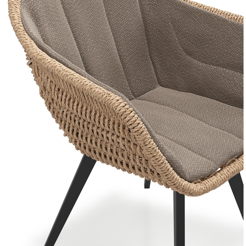 Pagino tuinstoel in zwart aluminium en naturel ronde wicker met zitkussen in All Weather Sunbrella® Luxe Lopi Coconut
