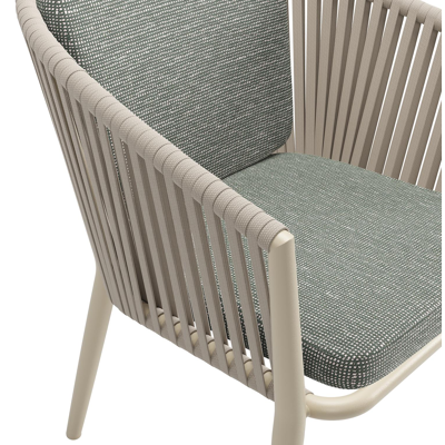 Orso tuinstoel in beige aluminium en beige verticaal geweven vlakke rope met zitkussen in All Weather Sunbrella® Luxe Slow Fern