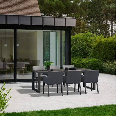 Livo tuinset in zwart aluminium en zwart volkeramiek tafelblad met 6 Rivo tuinstoelen