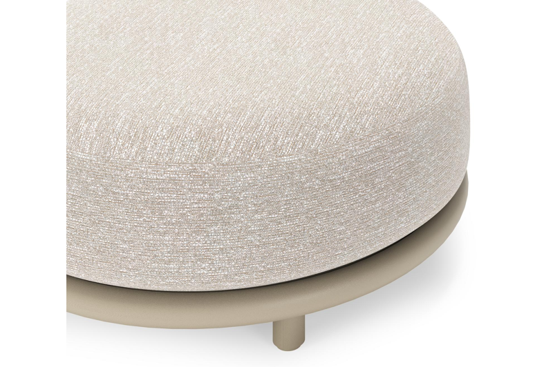 Lomano poef in beige aluminium en beige verticaal geweven luxe vlakke rope met Tundra Sand all weather sunbrellaÂ® luxe