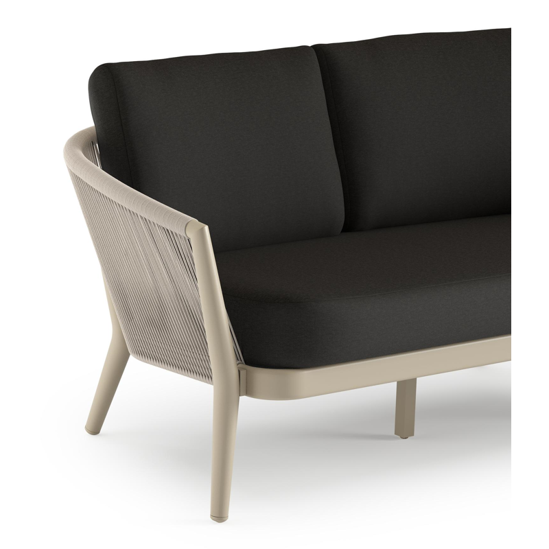 Orso loungebank in beige aluminium en beige verticaal geweven ronde rope met Heritage Char all weather sunbrella® luxe kussen