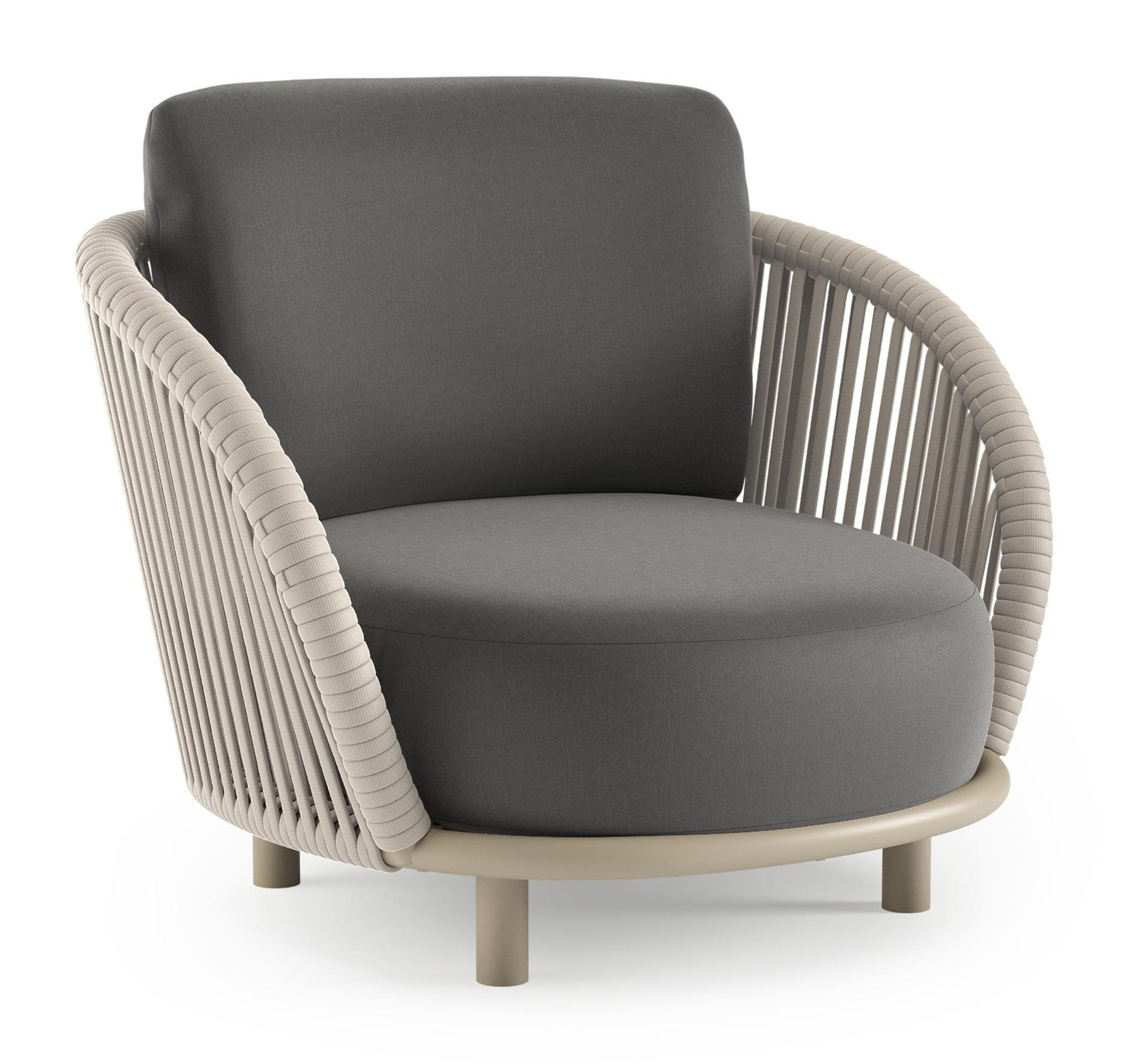Fauteuil de jardin Lupino en aluminium beige et corde large plate de luxe tissée verticalement beige et coussins en all weather sunbrella® luxe natte charcoal chine