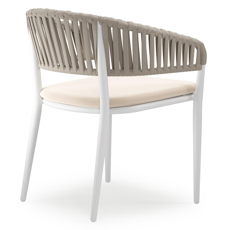 Tolfa stapelbare tuinstoel in wit aluminium en beige verticaal geweven luxe vlakke brede rope met stoelkussen in All Weather Sunbrella® Luxe Natte Linen Chalk