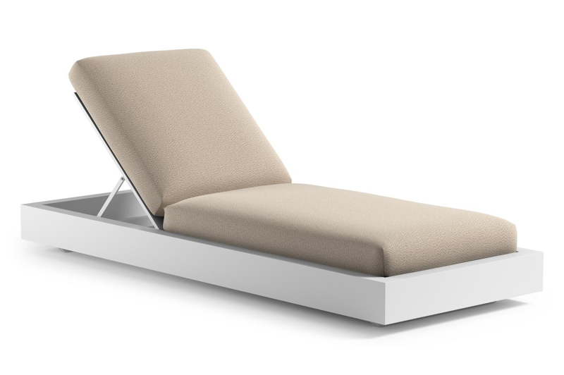 Como verstelbaar ligbed in wit aluminium met lopi sand all weather Sunbrella® luxe kussen