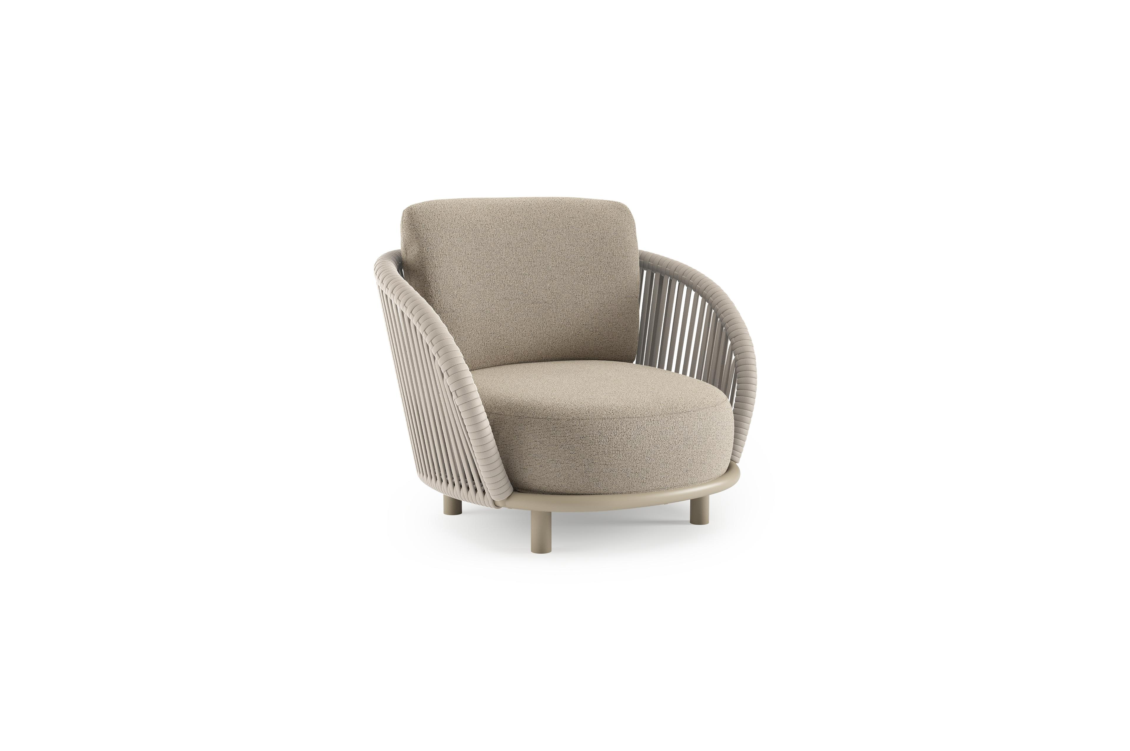 Lupino loungestoel in beige aluminium en beige verticaal geweven luxe vlakke brede rope met marbella beige all weather cosytica kussen