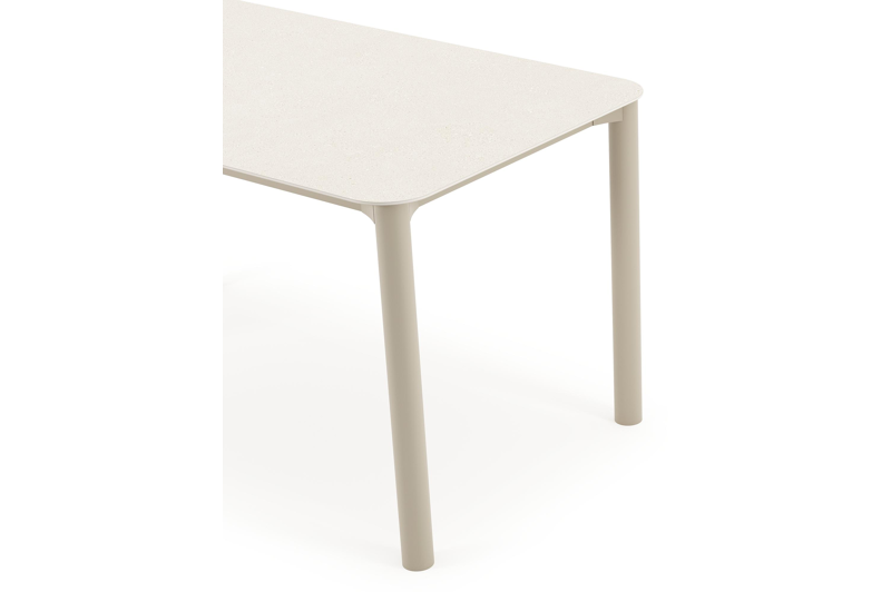 Table de jardin Orso rectangulaire arrondi en aluminium beige et céramique pleine beige - Lg. 140 x Lrg. 80 x Haut. 75 cm
