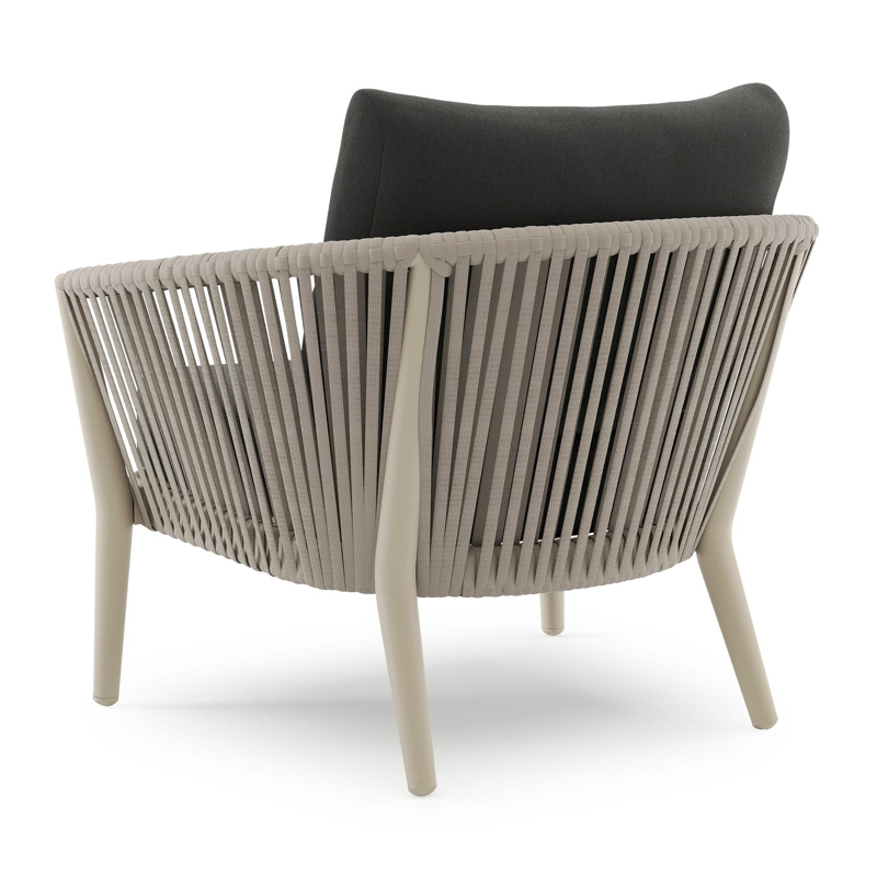 Fauteuil de jardin Orso en aluminium beige en corde luxe plate tissée verticalement beige et coussins en all weather sunbrella® luxe Natte Sooty