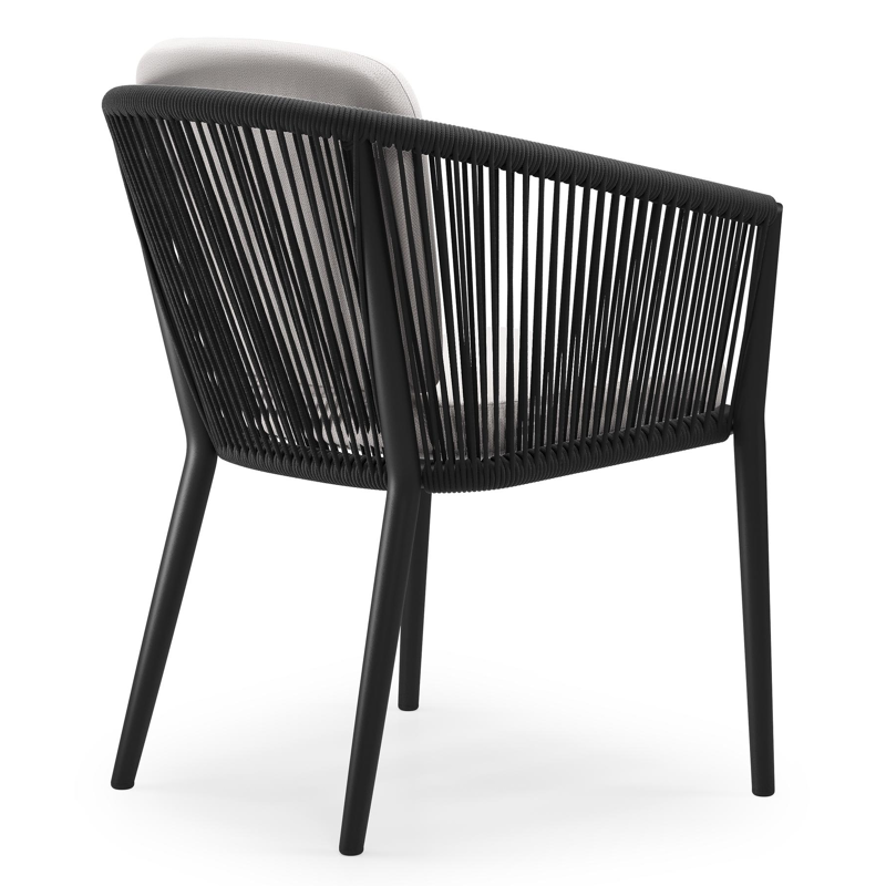 Orso tuinstoel in zwart aluminium en zwart verticaal geweven ronde rope met zitkussen in All Weather Sunbrella® Luxe Savane Whisper