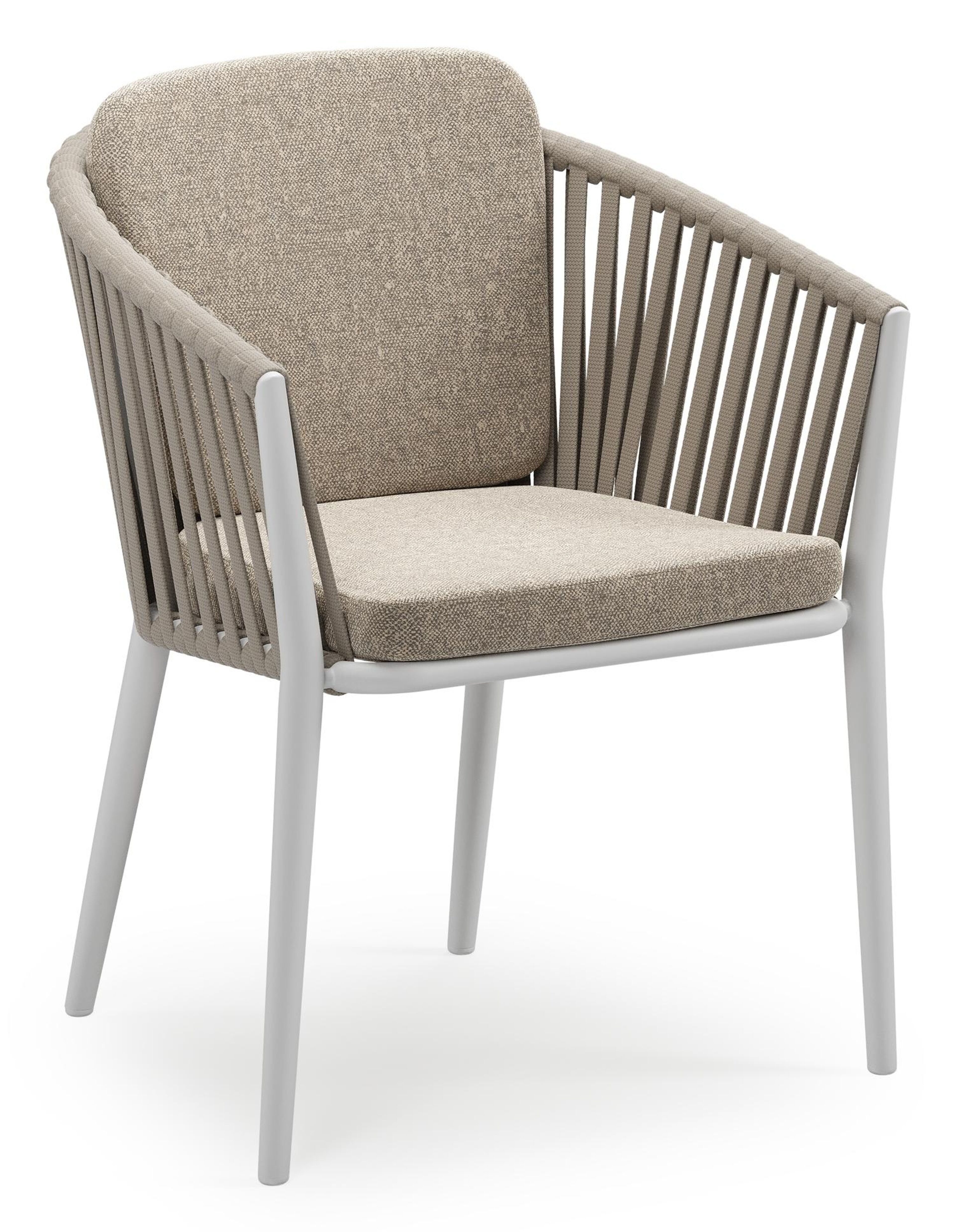 Chaise de jardin empilable Orso en aluminium blanc et corde large plate de luxe tissée verticalement beige avec coussin en All Weather Sunbrella® Luxe Chartres Pewter