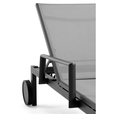 Chaise longue réglable Caravelle en aluminium noir avec textilène gris avec accoudoir