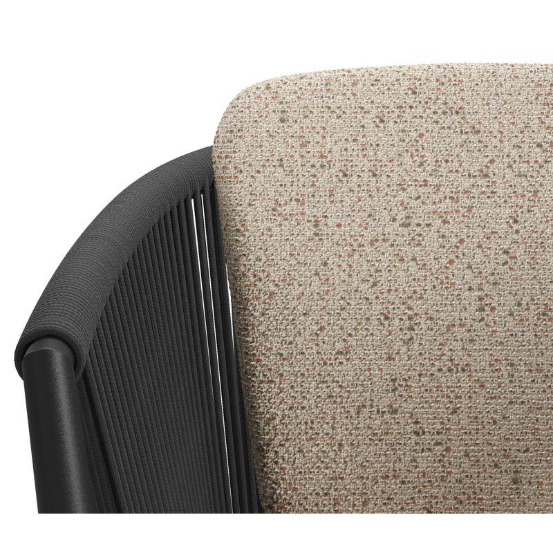 Orso tuinstoel in zwart aluminium en zwart verticaal geweven ronde rope met zitkussen in All Weather Cosytica Bora Jungle