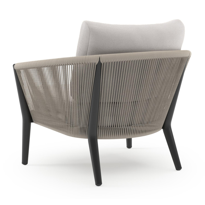Orso loungestoel in zwart aluminium en beige verticaal geweven ronde rope met Savane Whisper all weather sunbrella® luxe kussen