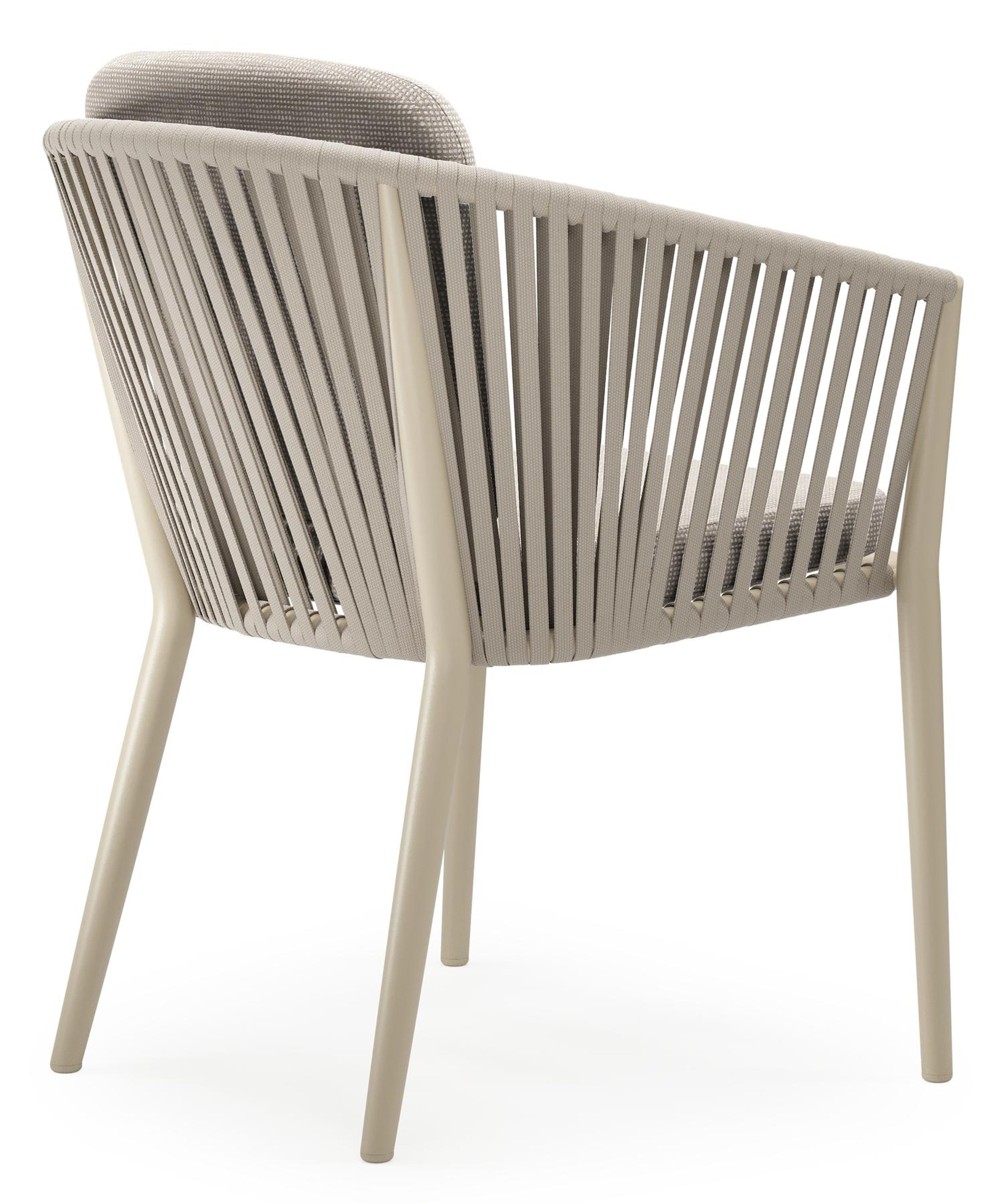 Orso stapelbare tuinstoel in beige aluminium en beige vierkant geweven ronde rope met kussen in All Weather Sunbrella® Luxe Slow Farafra