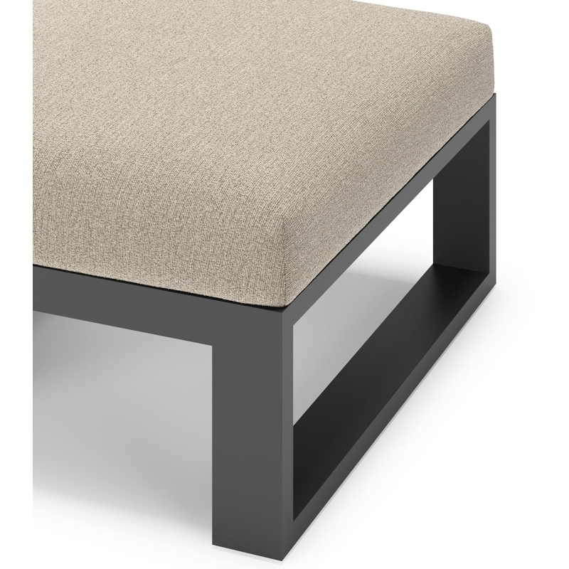 Verato poef in zwart aluminium met catania greige all weather cosytica kussen