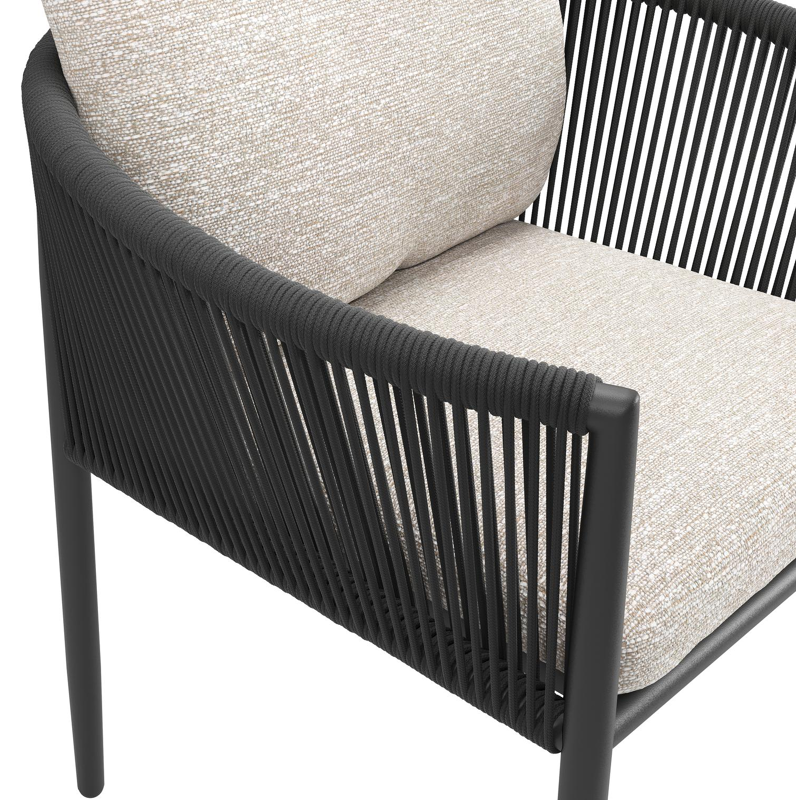 Organo tuinstoel in beige aluminium en beige verticaal geweven ronde rope met stoelkussen in All Weather Sunbrella® Luxe Tundra Sand